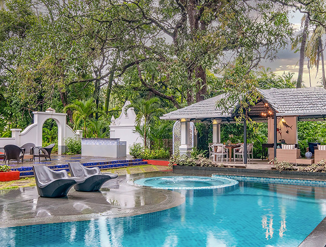 Bastora House - Pool area